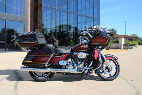 2023 Harley-Davidson CVO™ Road Glide® Limited Anniversary in Flint, Michigan - Photo 2