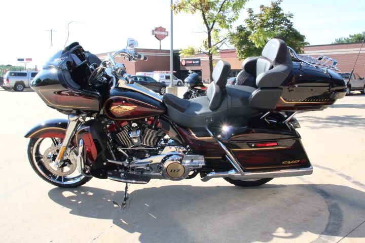 2023 Harley-Davidson CVO™ Road Glide® Limited Anniversary in Flint, Michigan - Photo 6