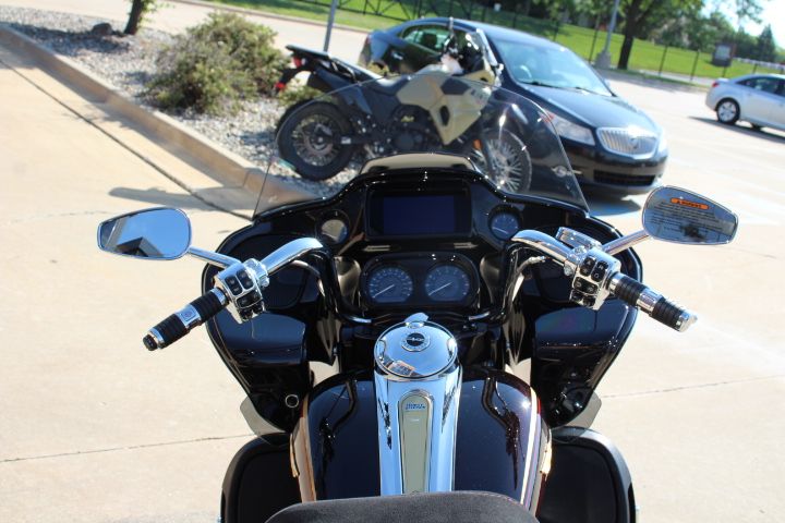 2023 Harley-Davidson CVO™ Road Glide® Limited Anniversary in Flint, Michigan - Photo 9