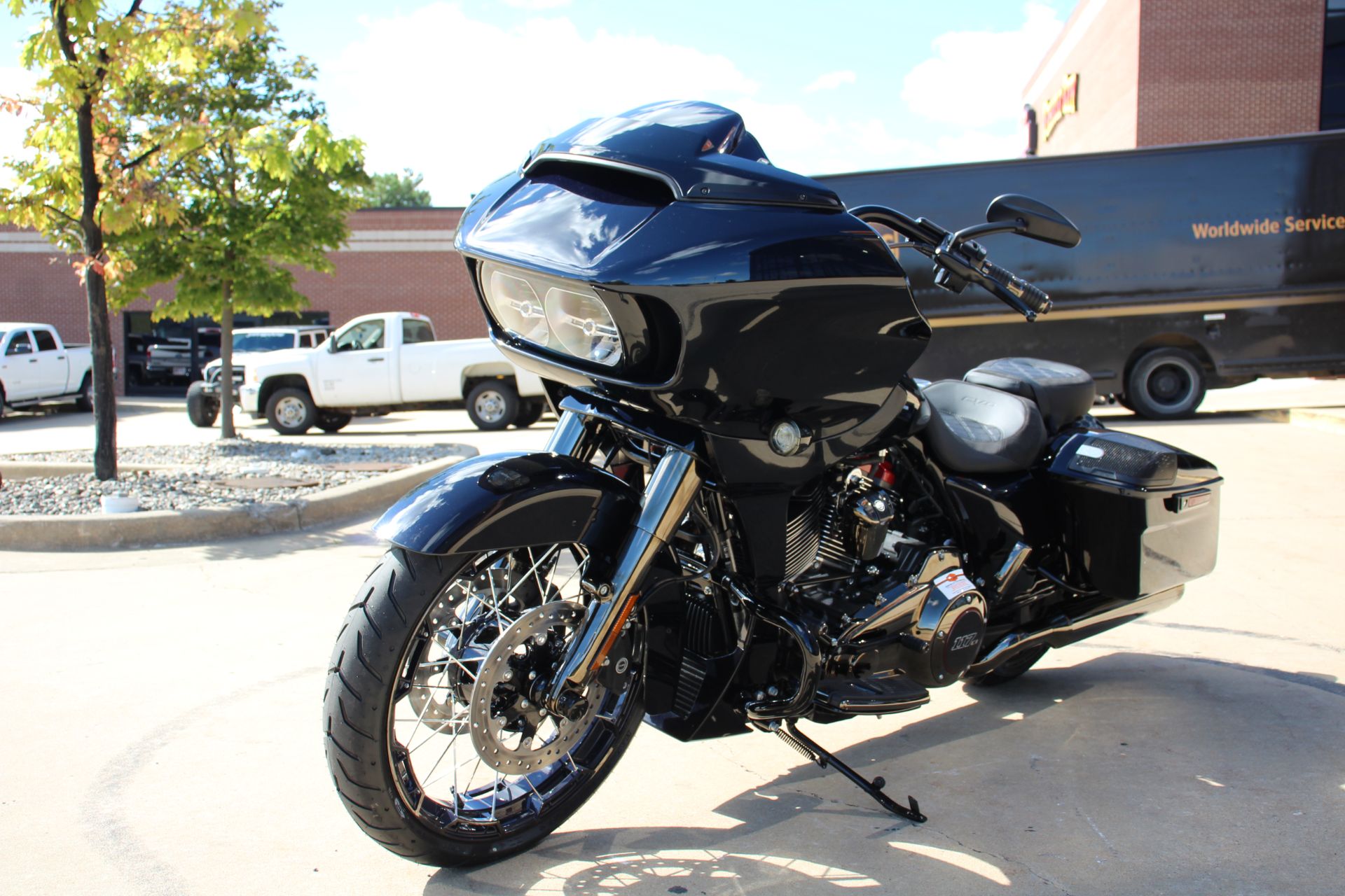 2022 Harley-Davidson CVO™ Road Glide® in Flint, Michigan - Photo 4