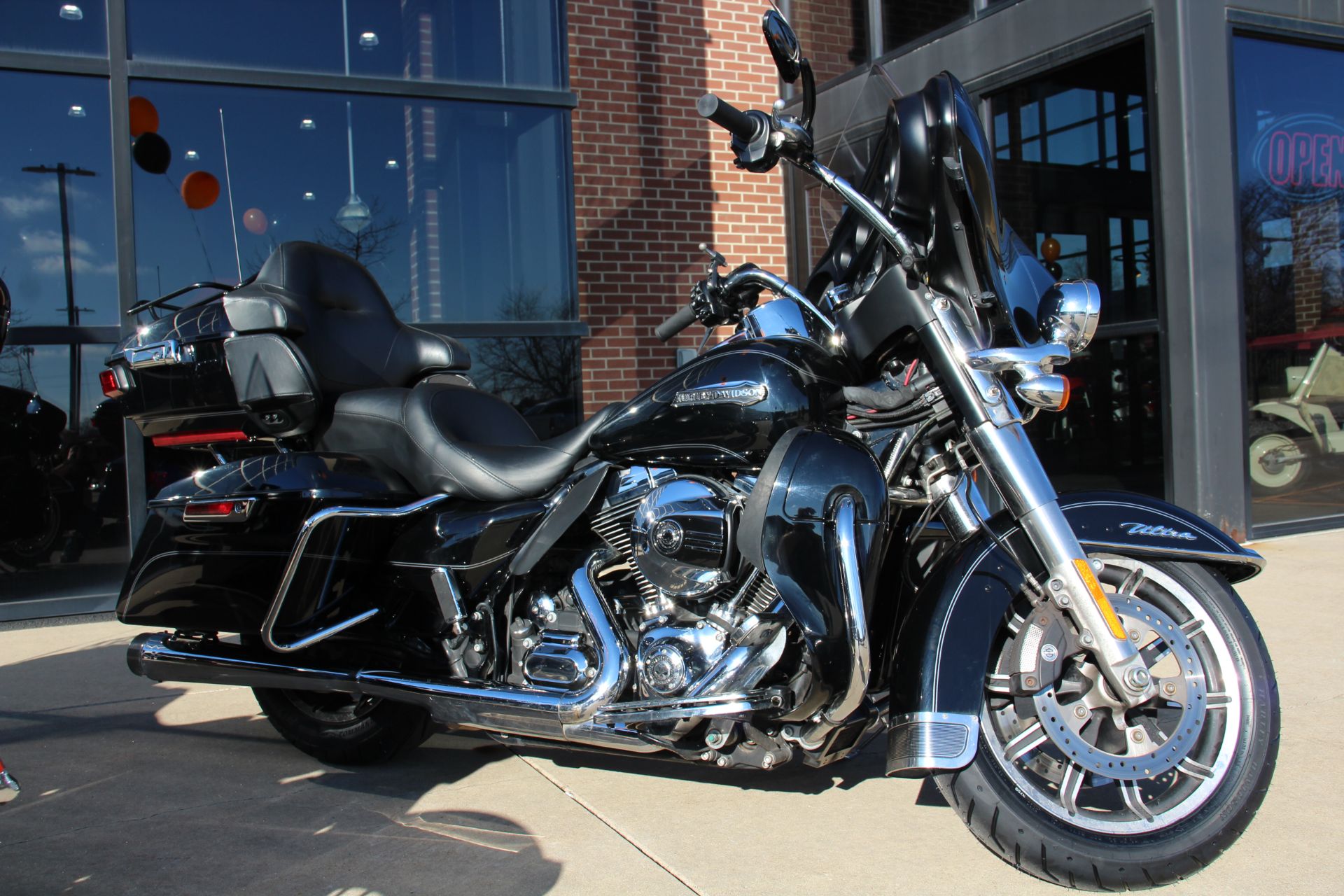 2015 Harley-Davidson Electra Glide® Ultra Classic® Low in Flint, Michigan - Photo 1