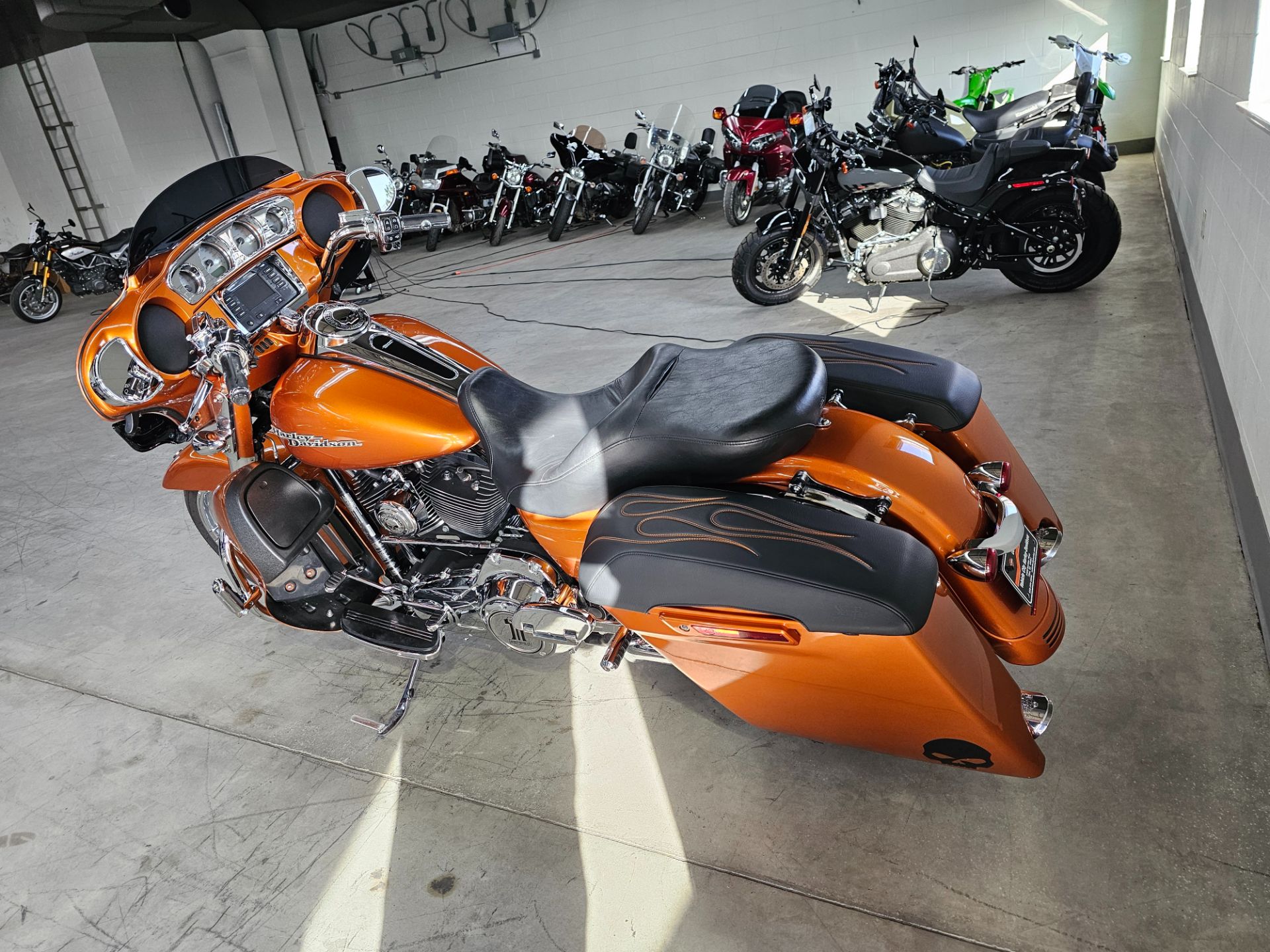 2014 Harley-Davidson Street Glide® in Flint, Michigan - Photo 5