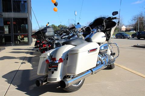 2022 Harley-Davidson Road Glide® in Flint, Michigan - Photo 5