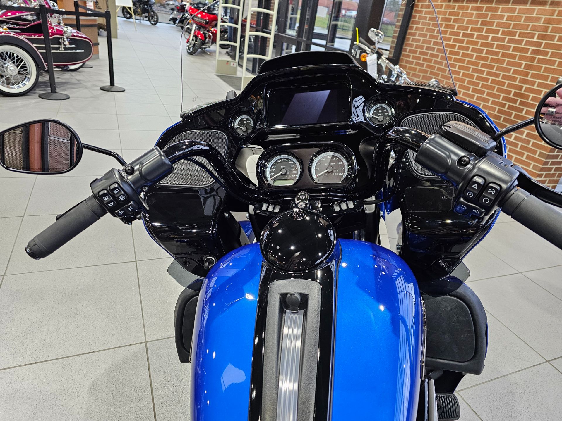 2024 Harley-Davidson Road Glide® Limited in Flint, Michigan - Photo 8