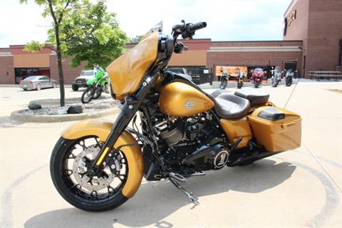 2023 Harley-Davidson Street Glide® Special in Flint, Michigan - Photo 3