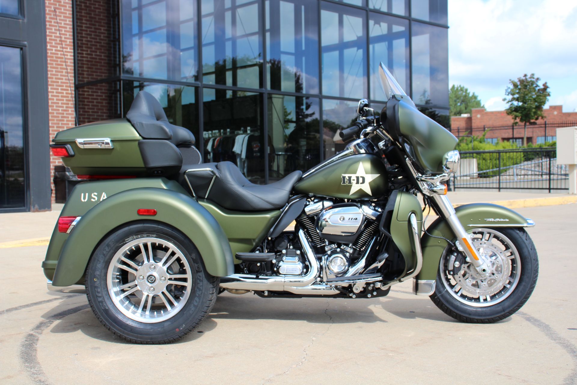 2022 Harley-Davidson Tri Glide Ultra (G.I. Enthusiast Collection) in Flint, Michigan - Photo 2