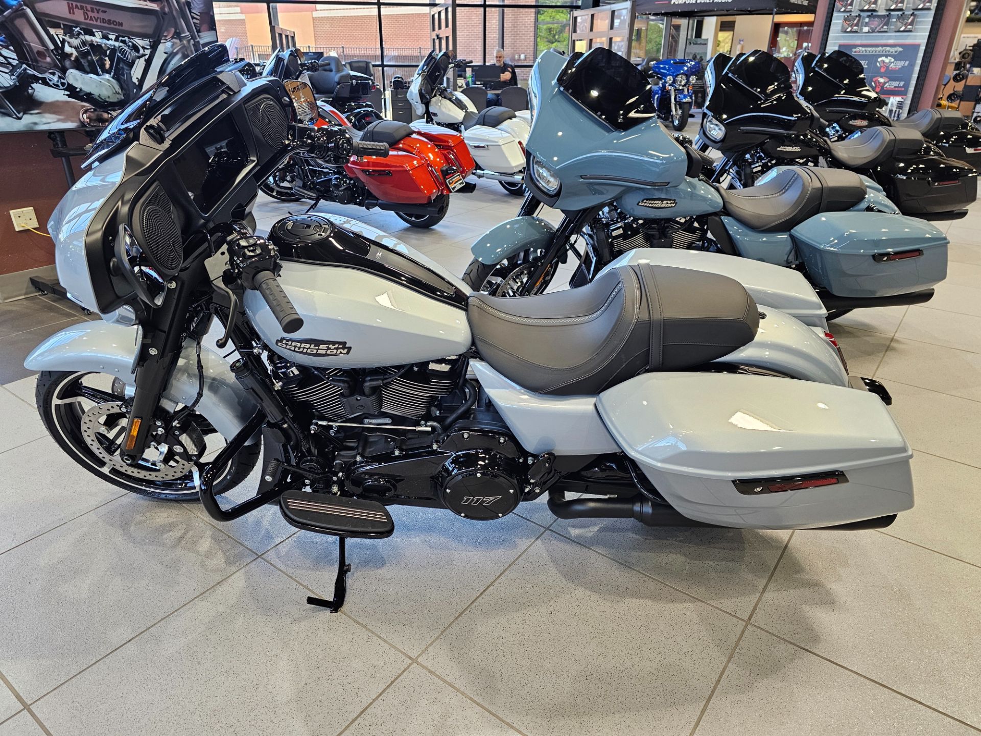 2024 Harley-Davidson Street Glide® in Flint, Michigan - Photo 5