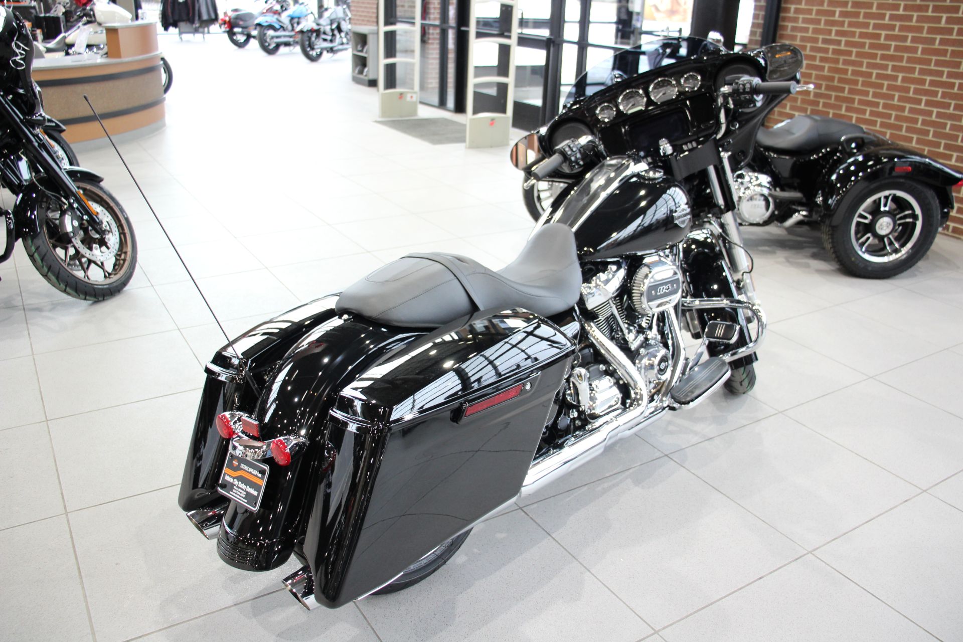 2023 Harley-Davidson Street Glide® Special in Flint, Michigan - Photo 6