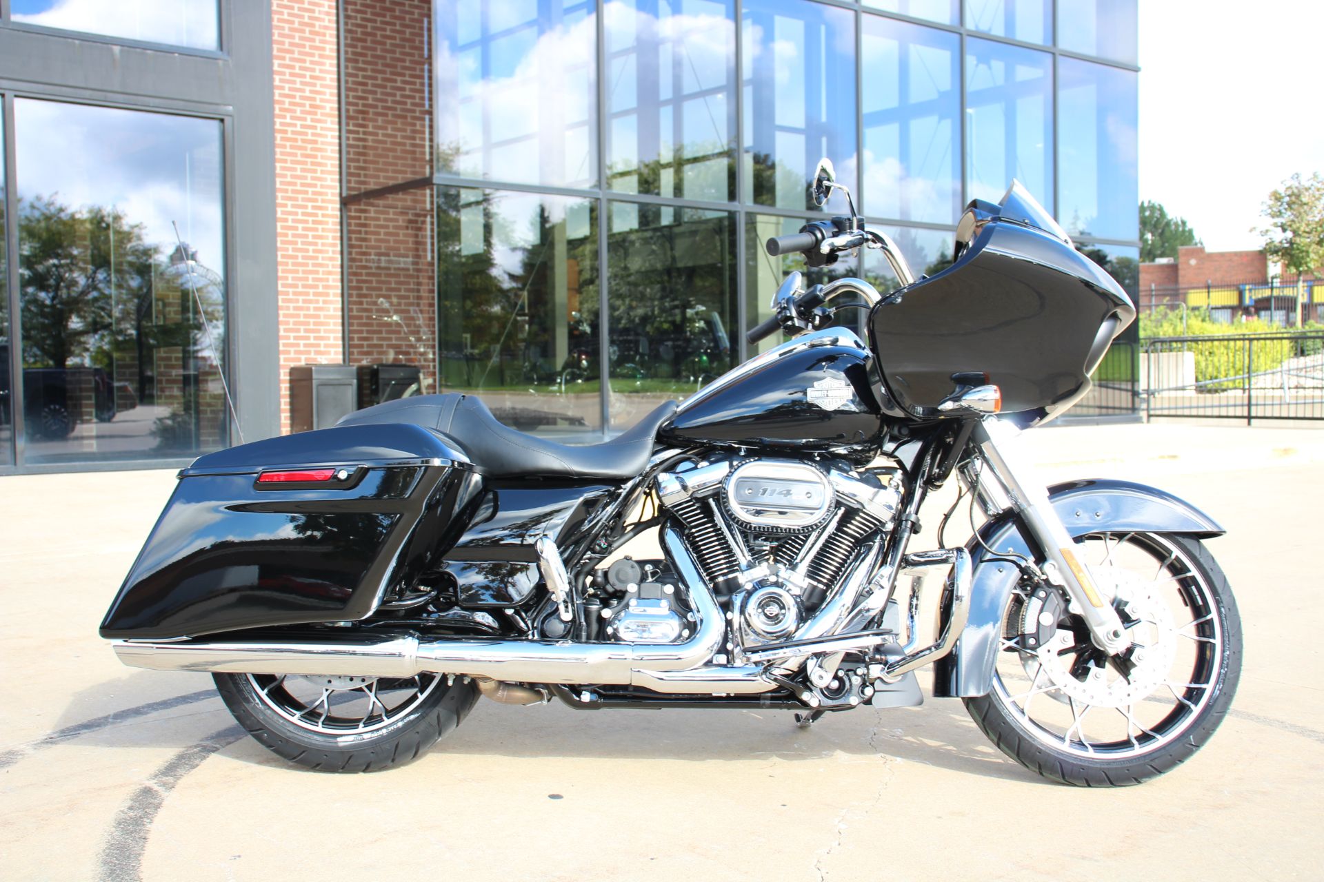 2022 Harley-Davidson Road Glide® Special in Flint, Michigan - Photo 2