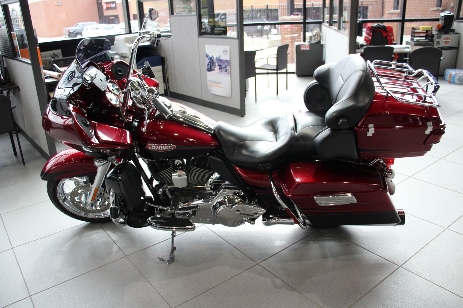 2011 Harley-Davidson CVO™ Road Glide® Ultra in Flint, Michigan - Photo 5