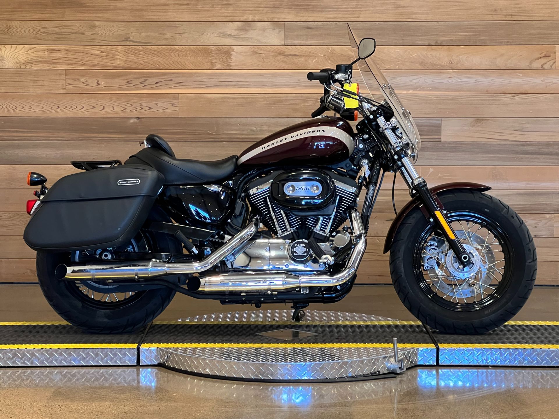 2018 Harley-Davidson 1200 Custom in Salem, Oregon - Photo 1