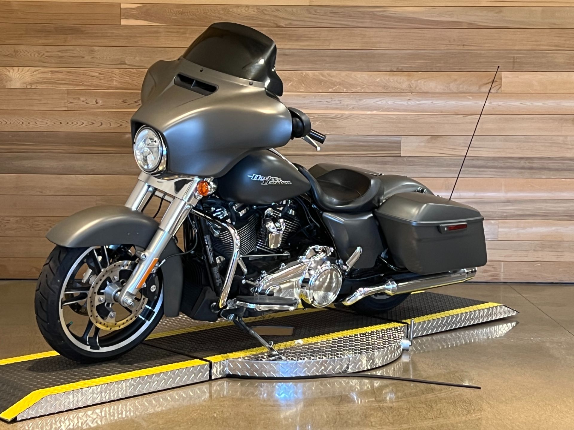 2018 Harley-Davidson Street Glide® in Salem, Oregon - Photo 4