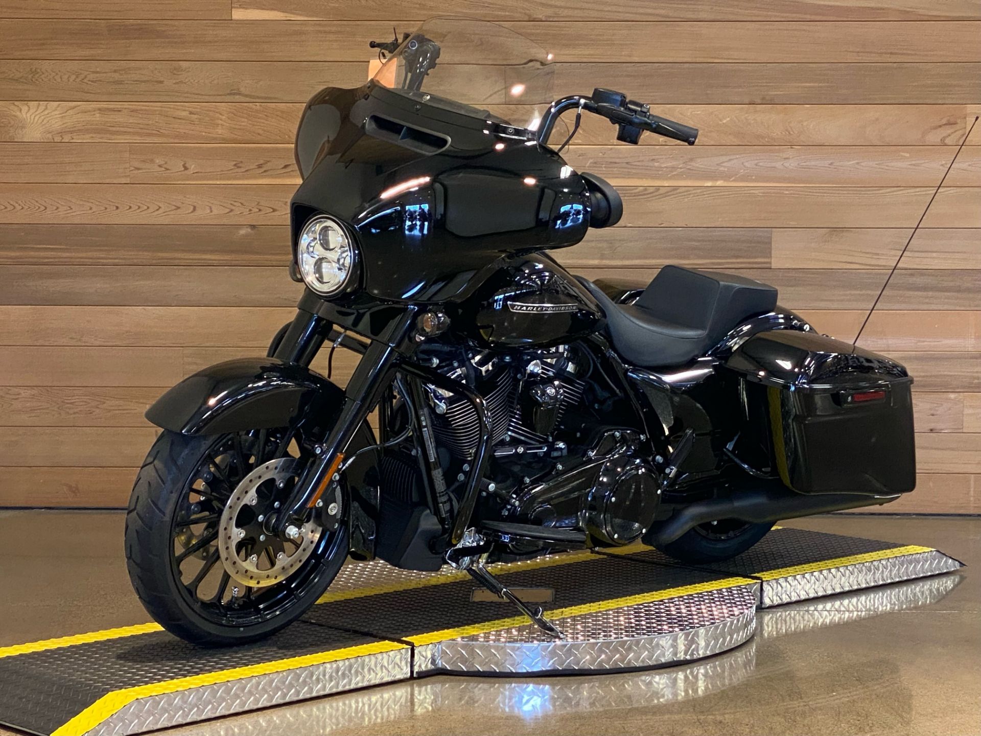 2018 Harley-Davidson Street Glide® Special in Salem, Oregon - Photo 4