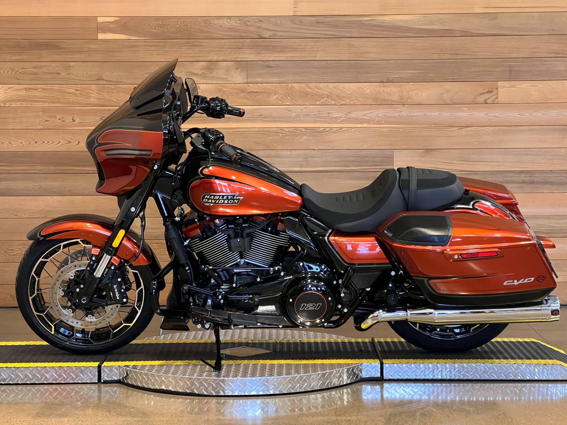 2023 Harley-Davidson CVO™ Street Glide® in Salem, Oregon - Photo 5