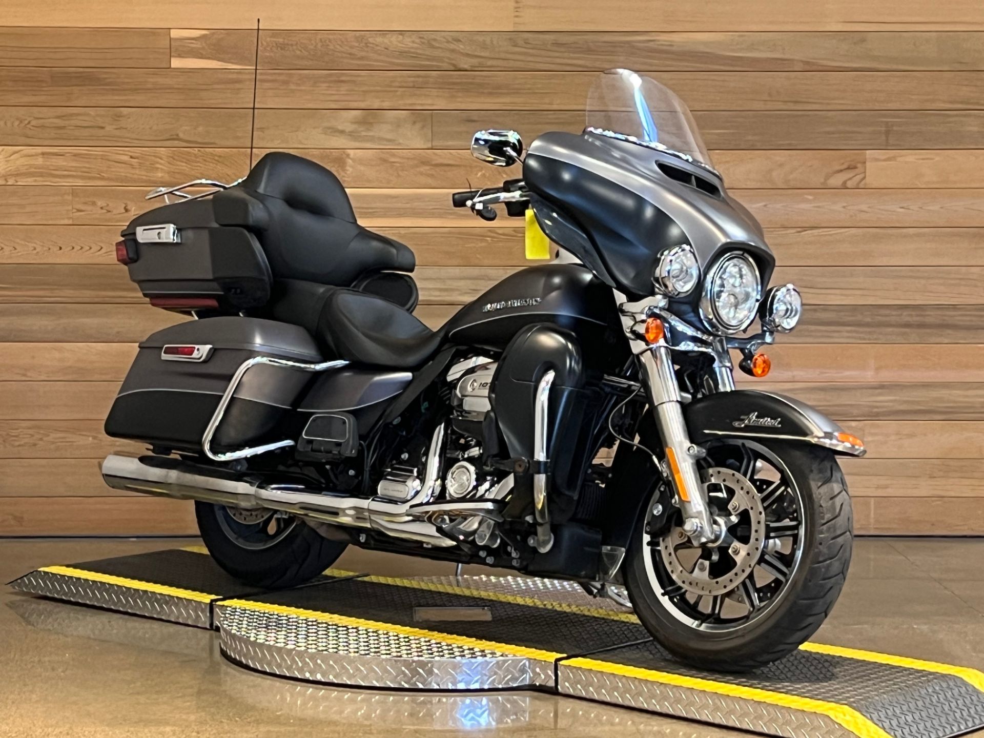 2017 Harley-Davidson Ultra Limited in Salem, Oregon - Photo 2