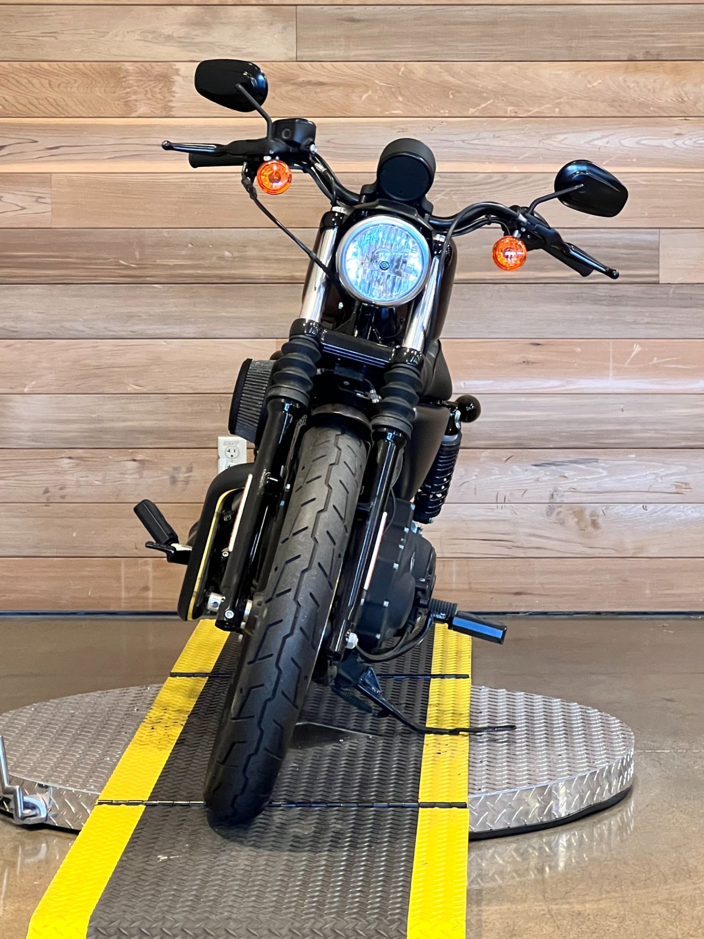 2019 Harley-Davidson Iron 883™ in Salem, Oregon - Photo 3