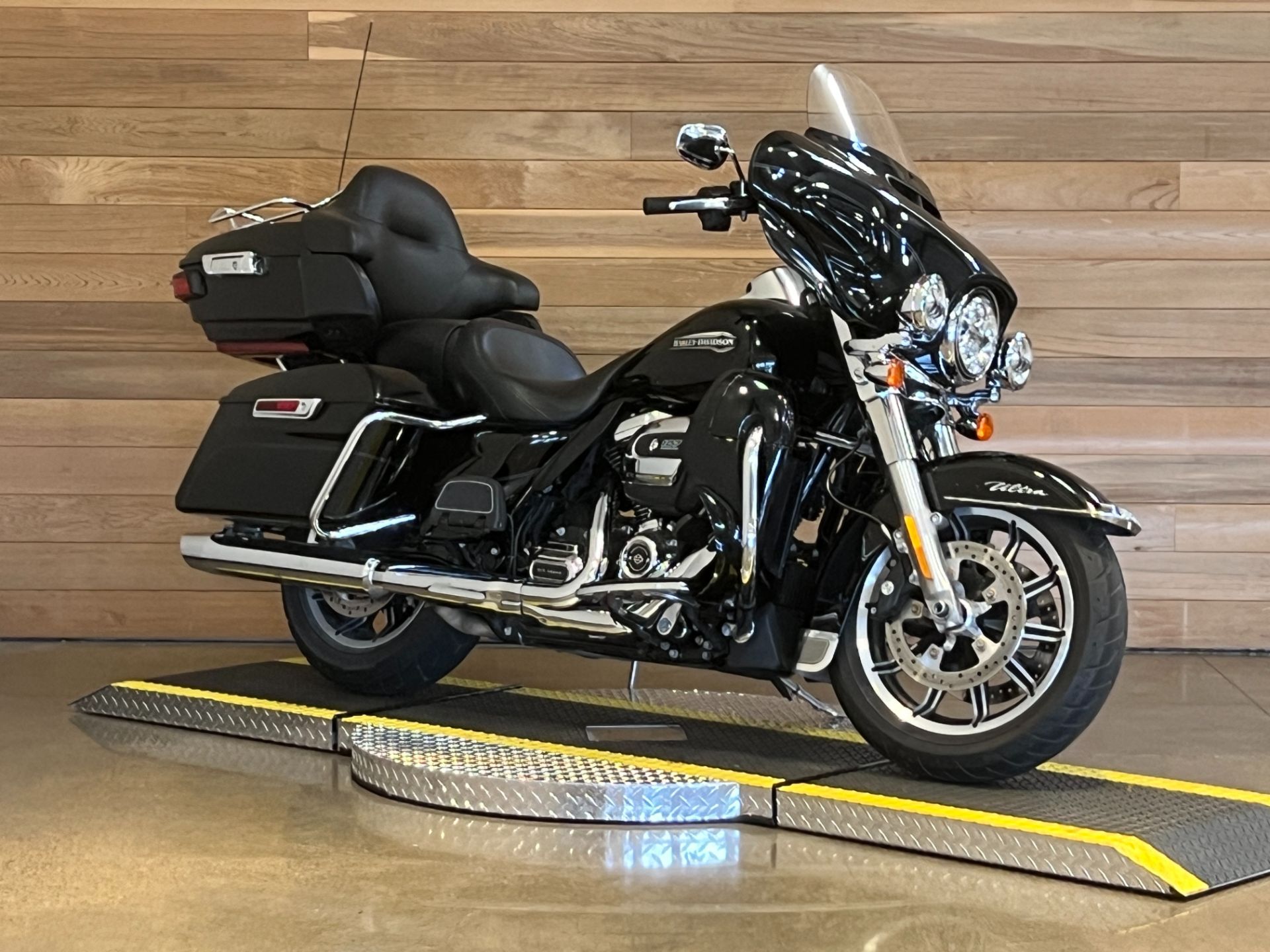 2019 Harley-Davidson Electra Glide® Ultra Classic® in Salem, Oregon - Photo 2