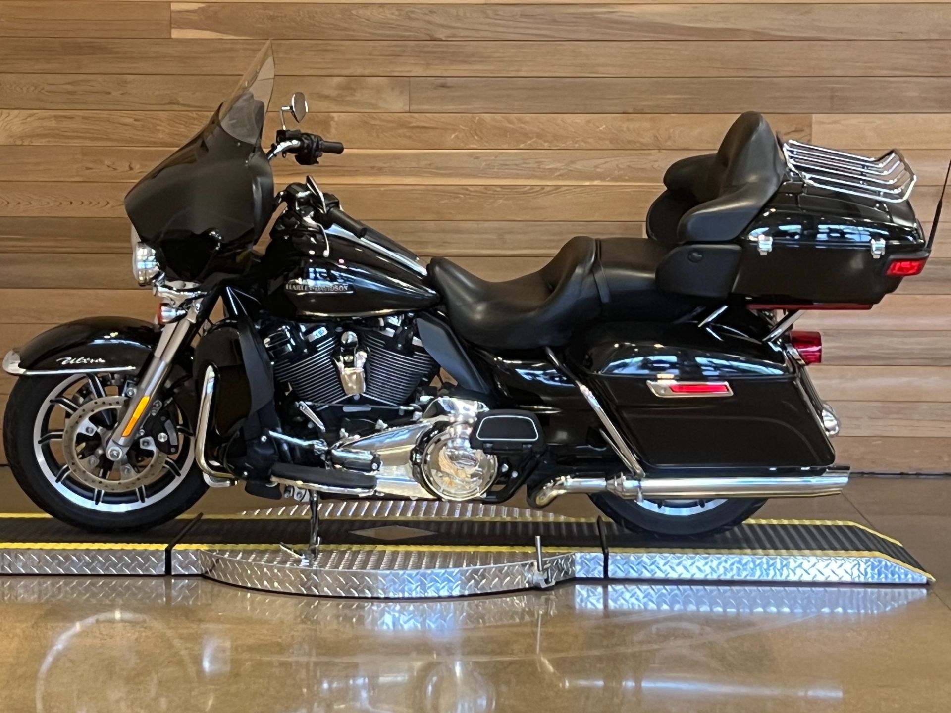 2019 Harley-Davidson Electra Glide® Ultra Classic® in Salem, Oregon - Photo 5