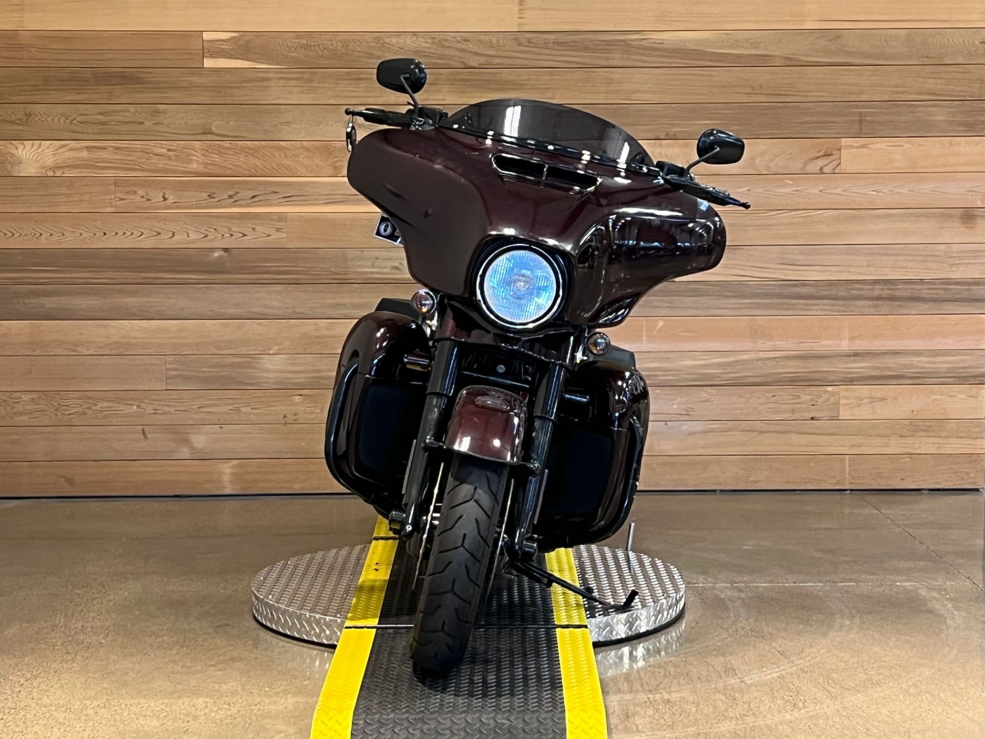 2019 Harley-Davidson CVO™ Street Glide® in Salem, Oregon - Photo 3