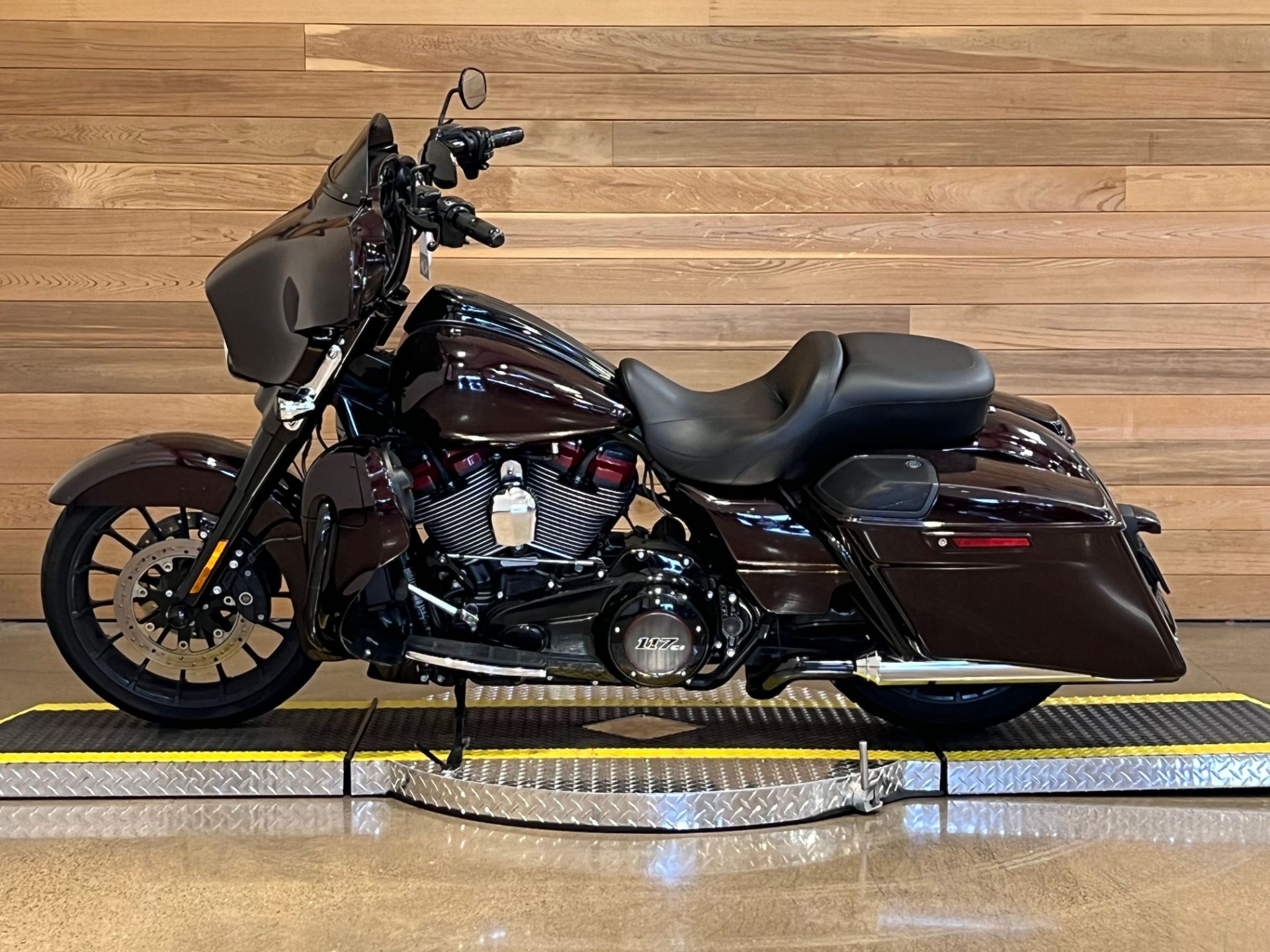 2019 Harley-Davidson CVO™ Street Glide® in Salem, Oregon - Photo 5
