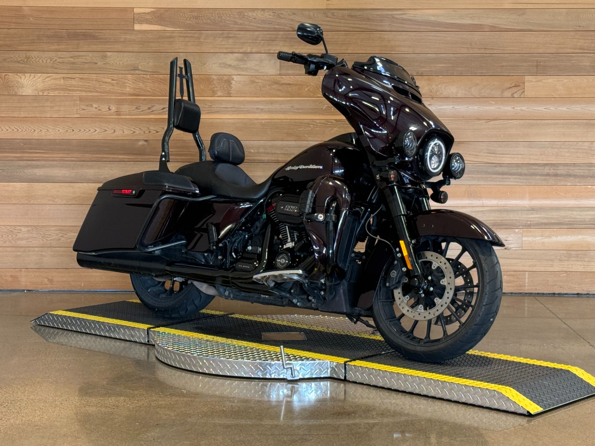 2019 Harley-Davidson CVO™ Street Glide® in Salem, Oregon - Photo 2