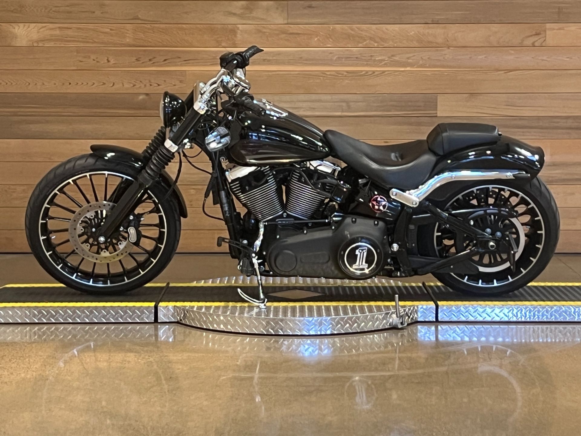 2017 Harley-Davidson Breakout® in Salem, Oregon - Photo 5