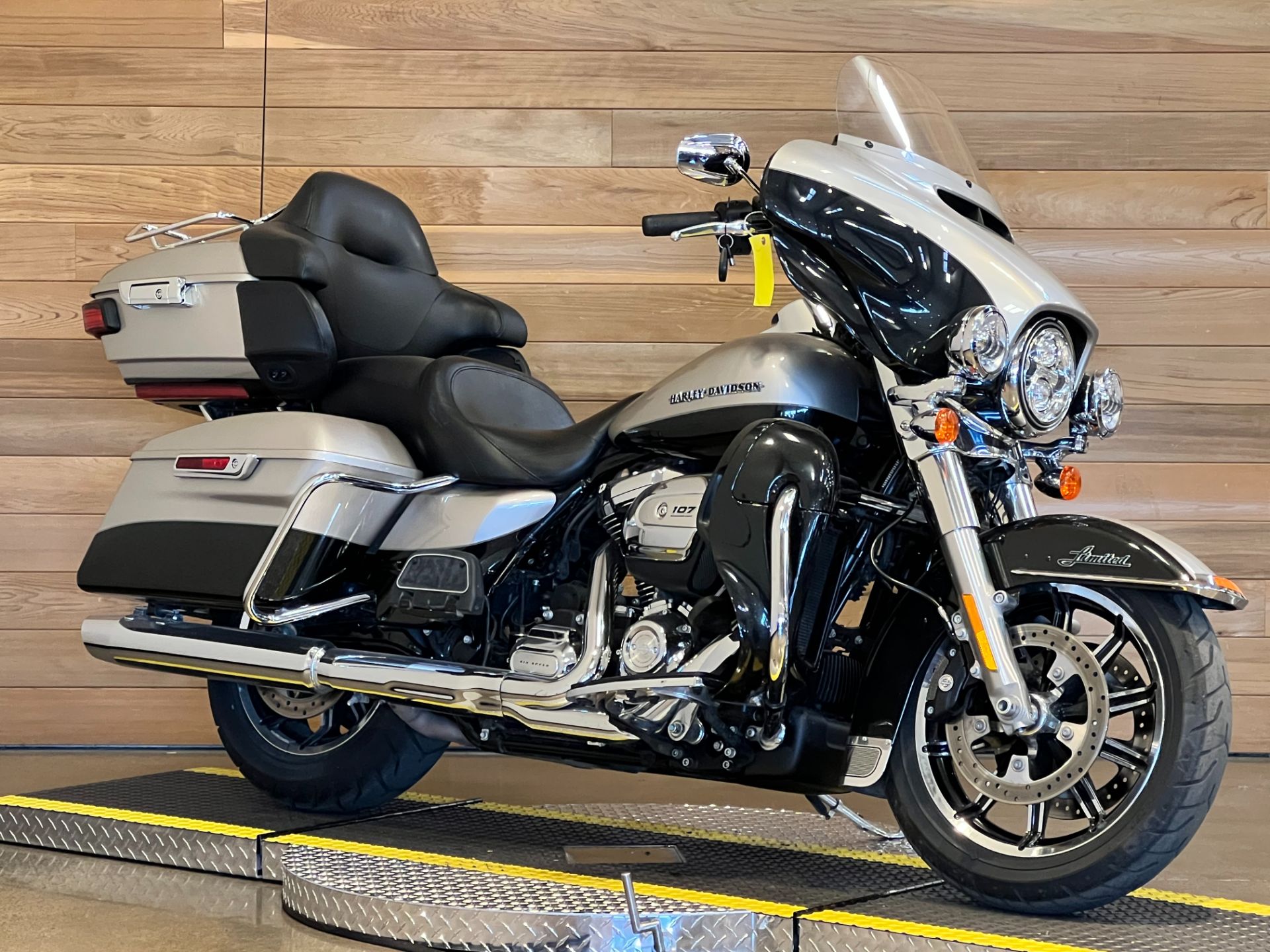 2018 Harley-Davidson Ultra Limited in Salem, Oregon - Photo 2