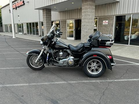 2012 Harley-Davidson Tri Glide® Ultra Classic® in Salem, Oregon - Photo 5