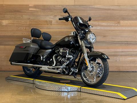 2014 Harley-Davidson CVO™ Road King® in Salem, Oregon - Photo 2