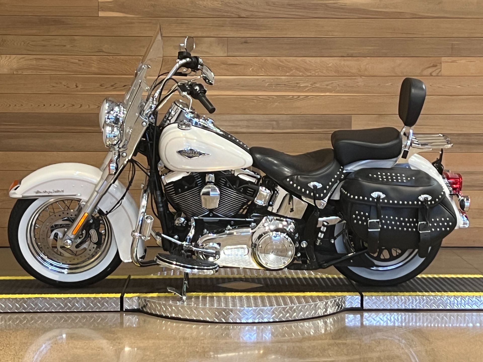 2015 Harley-Davidson Heritage Softail® Classic in Salem, Oregon - Photo 5