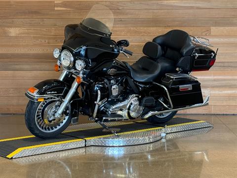 2010 Harley-Davidson Ultra Classic® Electra Glide® Peace Officer Special Edition in Salem, Oregon - Photo 4