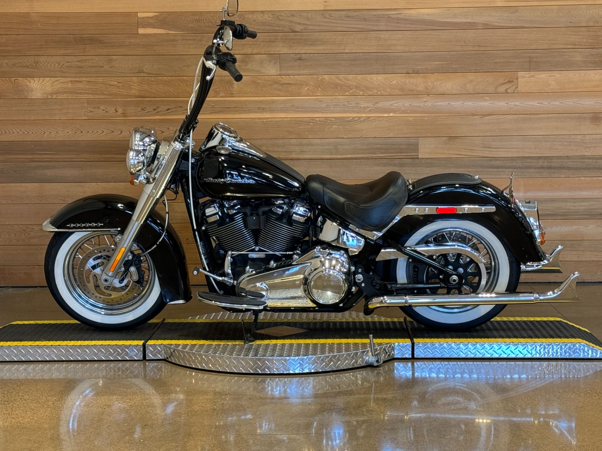 2019 Harley-Davidson Deluxe in Salem, Oregon - Photo 5