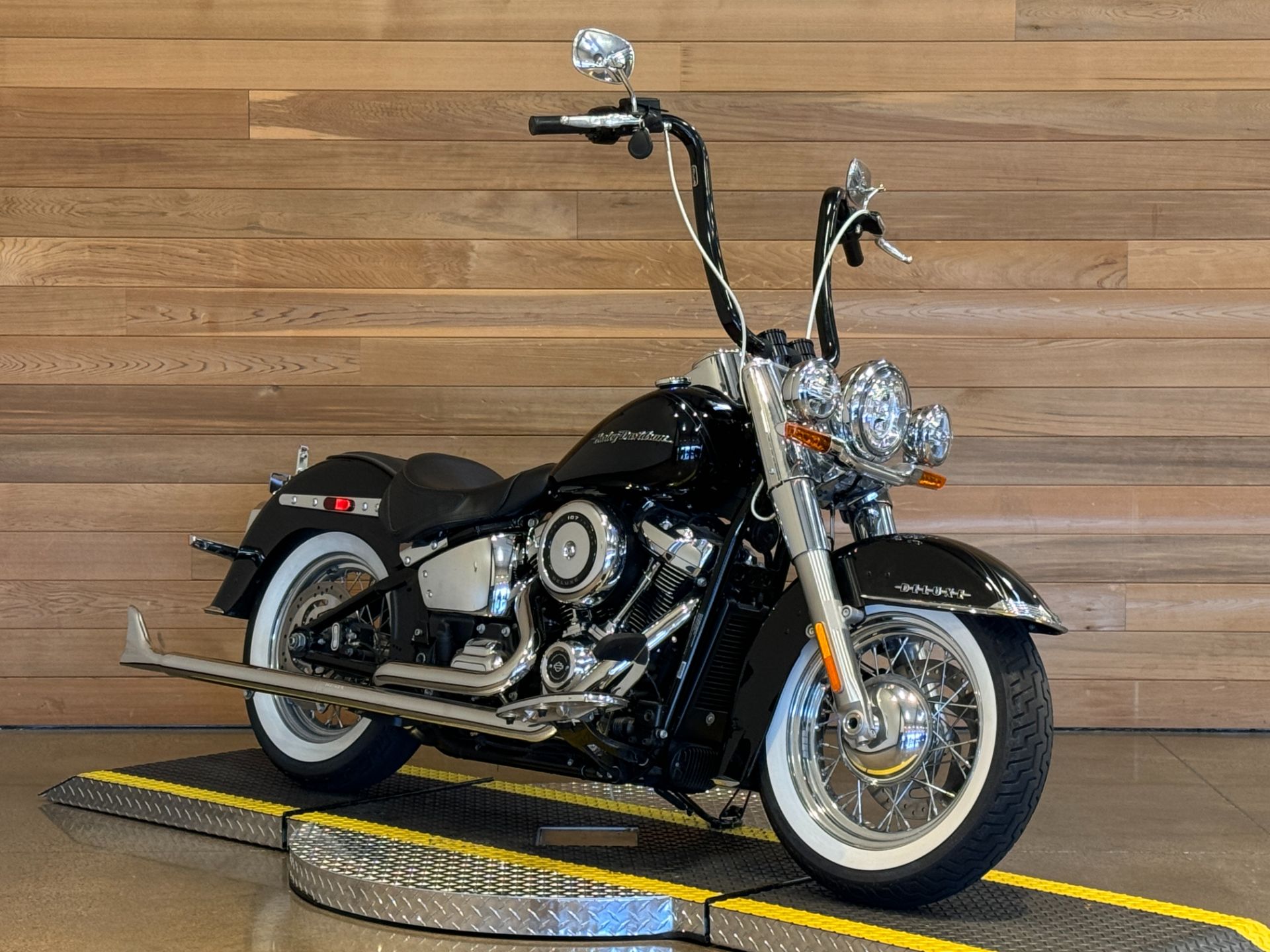 2019 Harley-Davidson Deluxe in Salem, Oregon - Photo 2