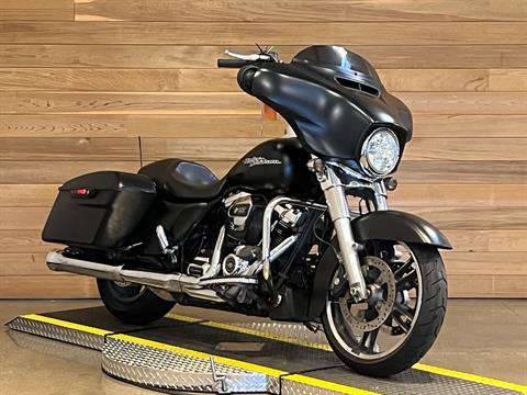 2017 Harley-Davidson Street Glide® in Salem, Oregon - Photo 2