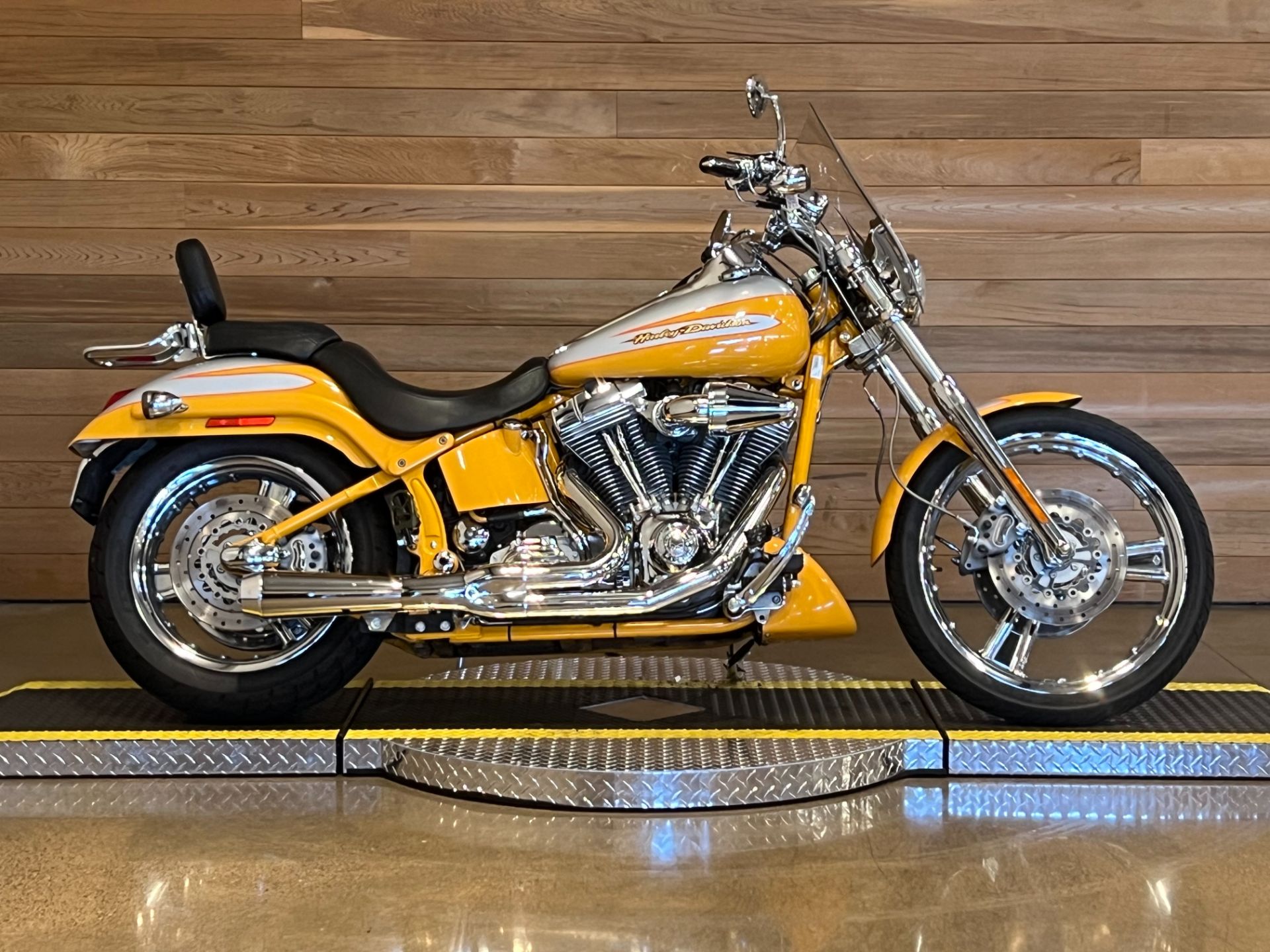 2004 Harley-Davidson FXSTDSE²  Screamin' Eagle® Softail® Deuce™ in Salem, Oregon - Photo 1