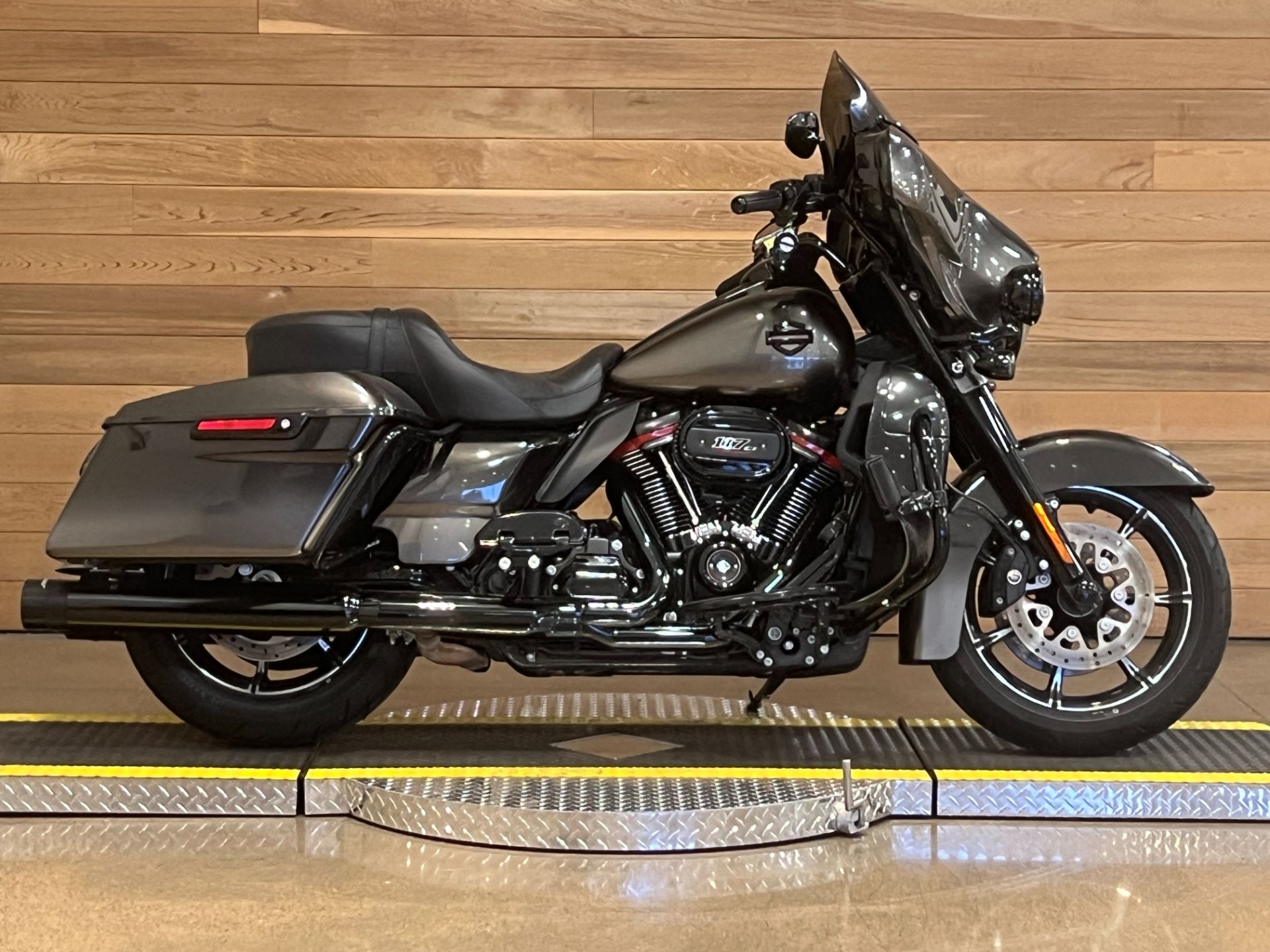 2018 Harley-Davidson CVO™ Limited in Salem, Oregon - Photo 1