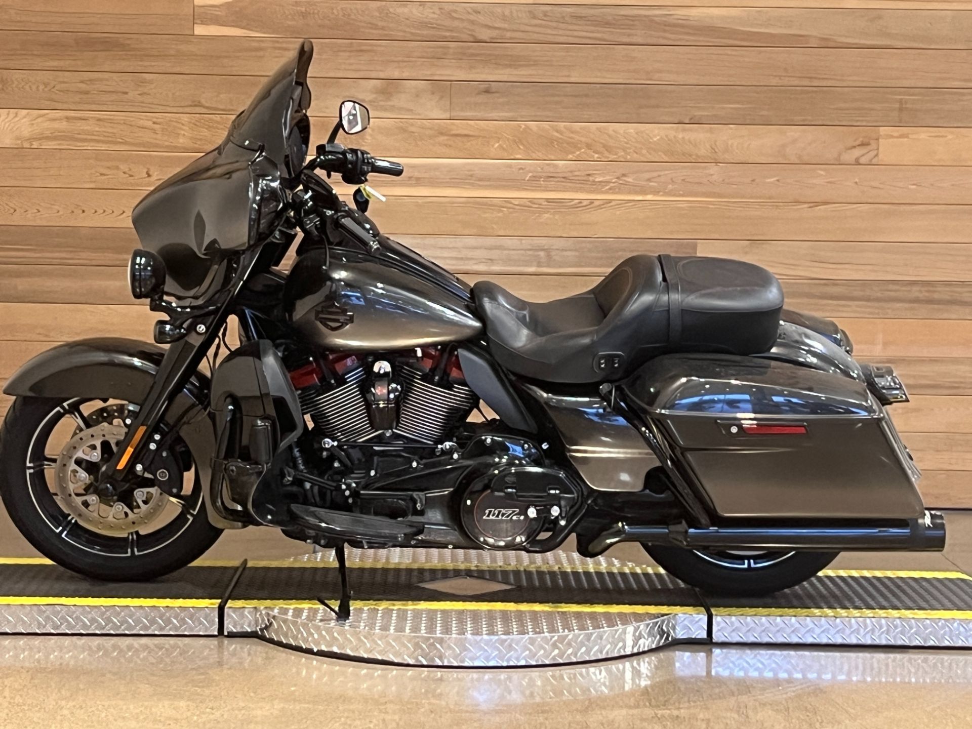 2018 Harley-Davidson CVO™ Limited in Salem, Oregon - Photo 5