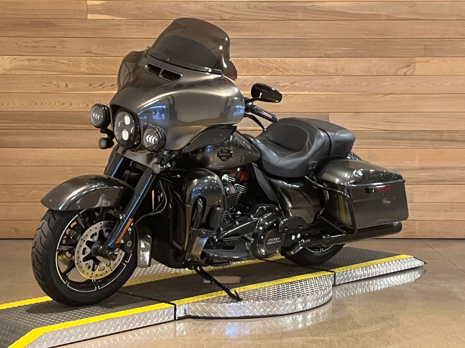 2018 Harley-Davidson CVO™ Limited in Salem, Oregon - Photo 4