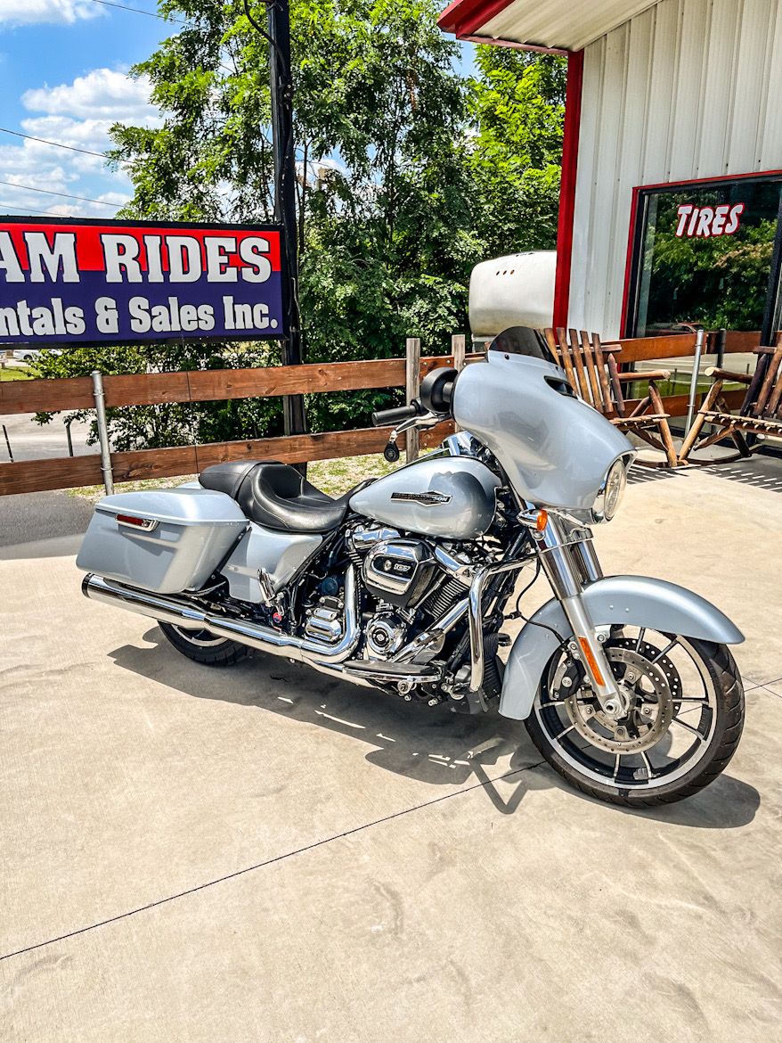 2023 Harley-Davidson Street Glide® in Maryville, Tennessee - Photo 2