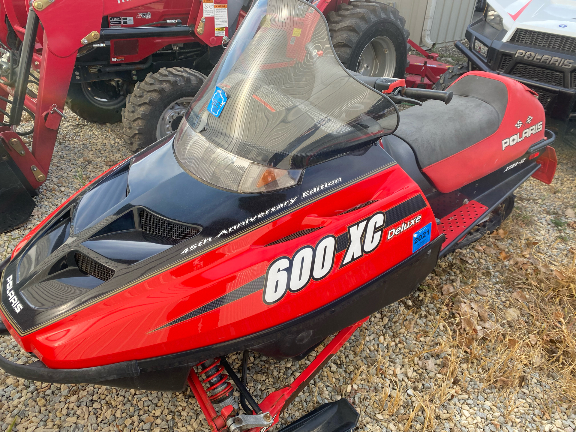 2000 Polaris Indy 600 XC Deluxe 45th Anniversary Edition in Elkhorn, Wisconsin - Photo 2