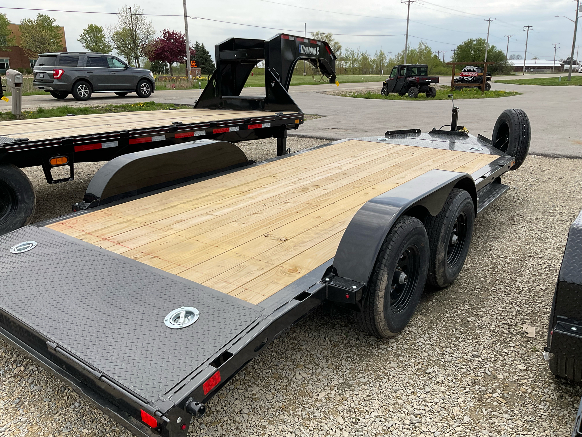 2024 Diamond C Trailers GTF206 16x83 in Elkhorn, Wisconsin - Photo 2