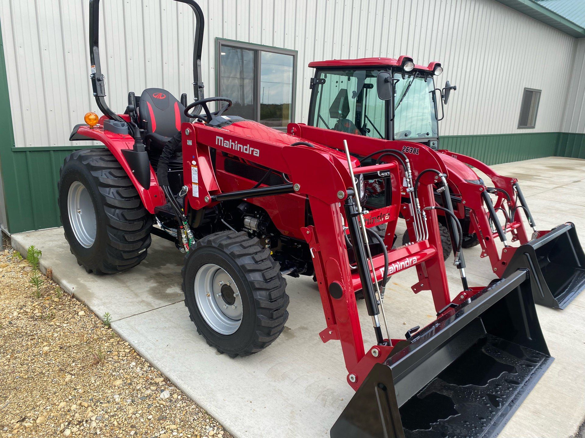 2022 Mahindra 26384FHIL in Elkhorn, Wisconsin - Photo 2