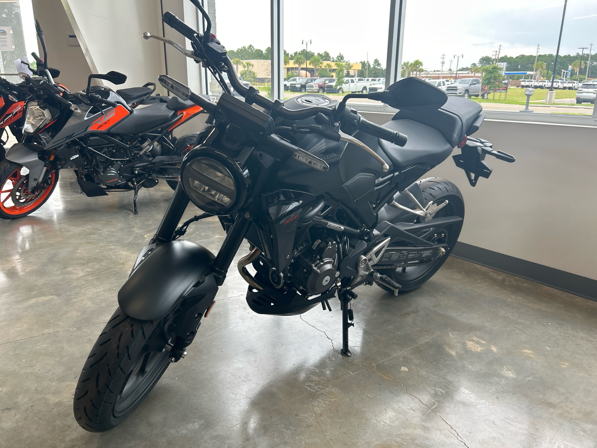 2024 Honda CB300R ABS in Gulfport, Mississippi - Photo 2