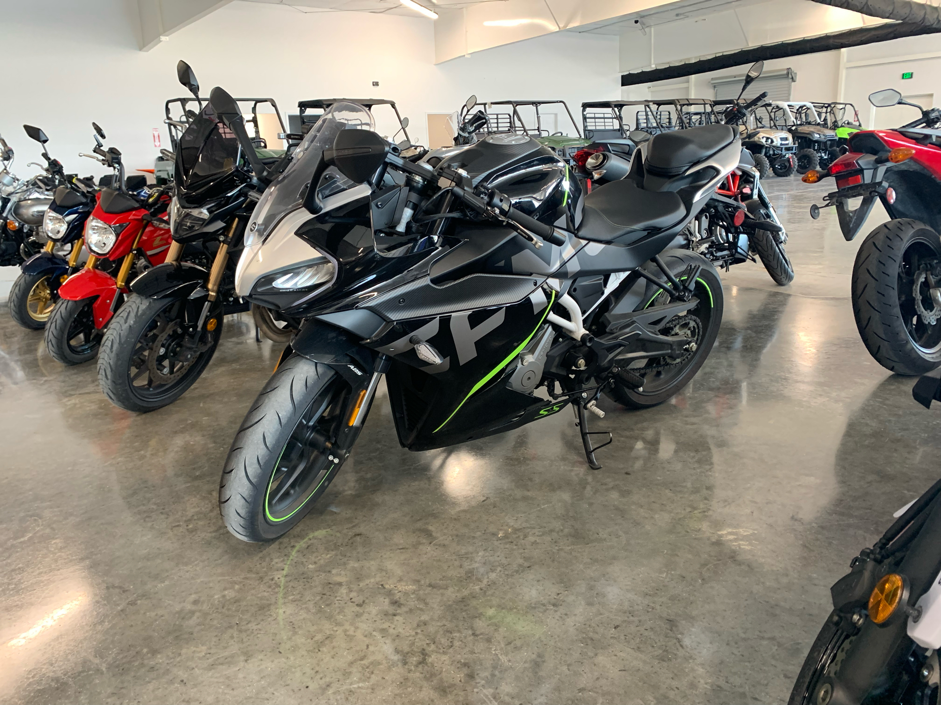 2022 CFMOTO 300SS in Gulfport, Mississippi - Photo 1