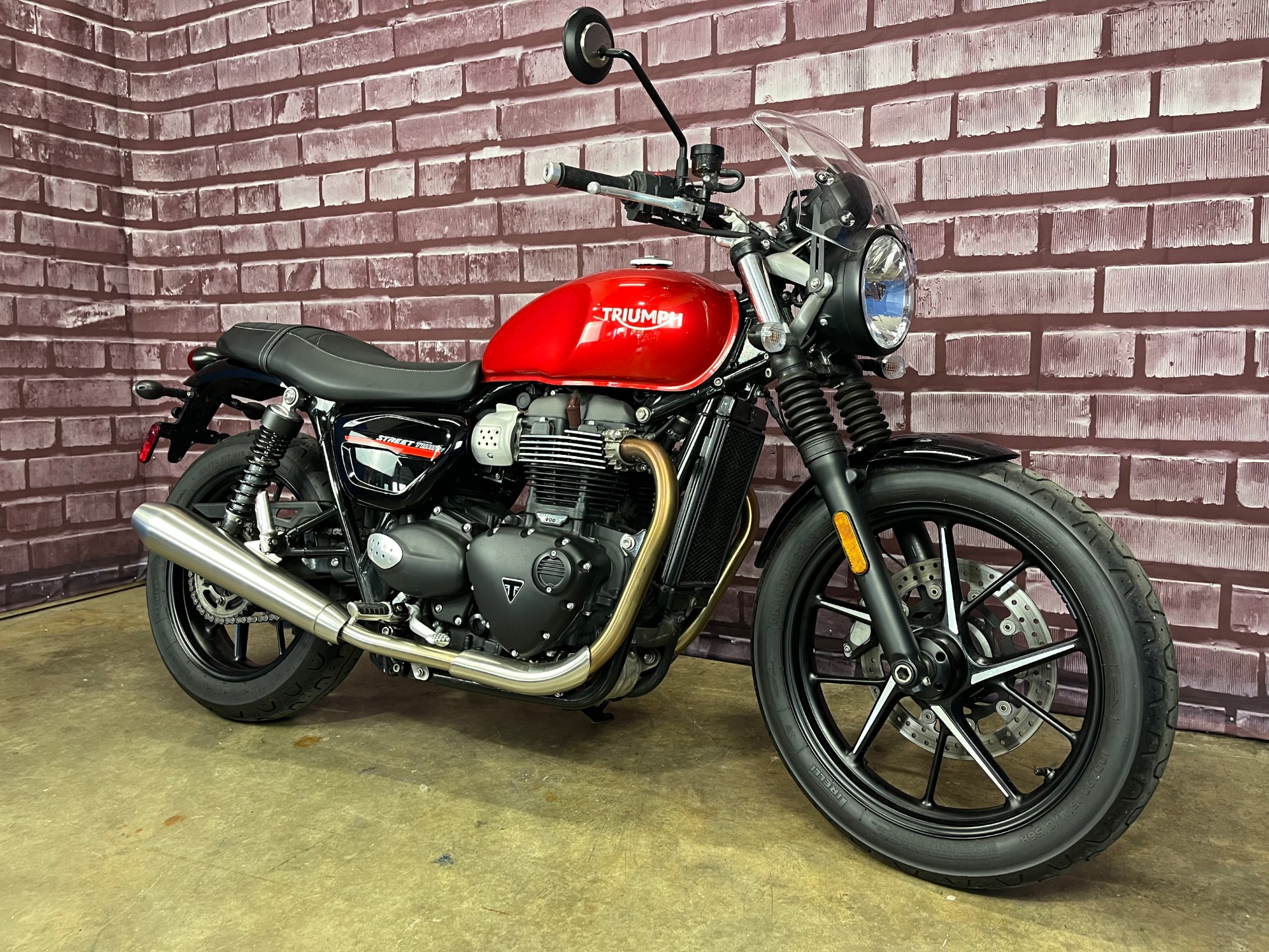 2020 Triumph Street Twin in Gaithersburg, Maryland - Photo 2