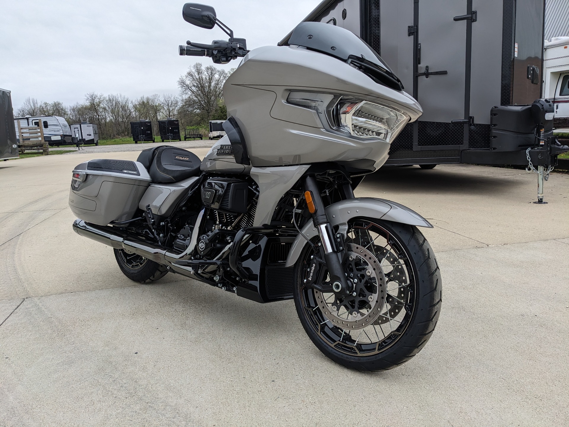2023 Harley-Davidson CVO™ Road Glide® in Effingham, Illinois - Photo 2