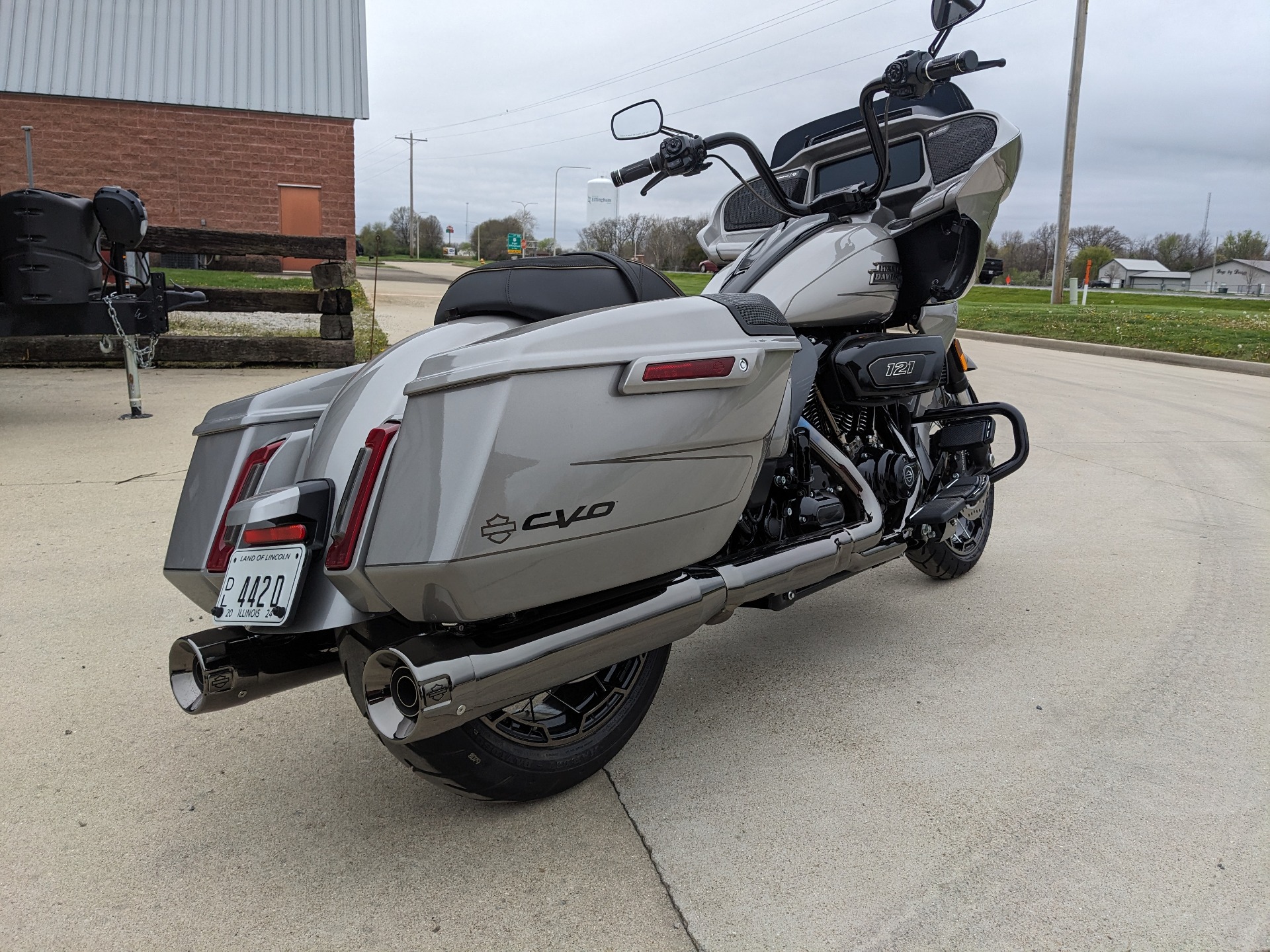 2023 Harley-Davidson CVO™ Road Glide® in Effingham, Illinois - Photo 3