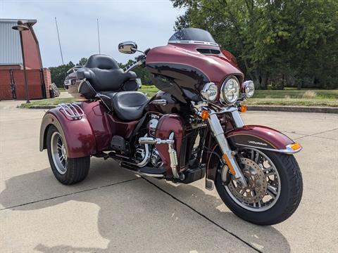 2015 Harley-Davidson Tri Glide® Ultra in Effingham, Illinois - Photo 2