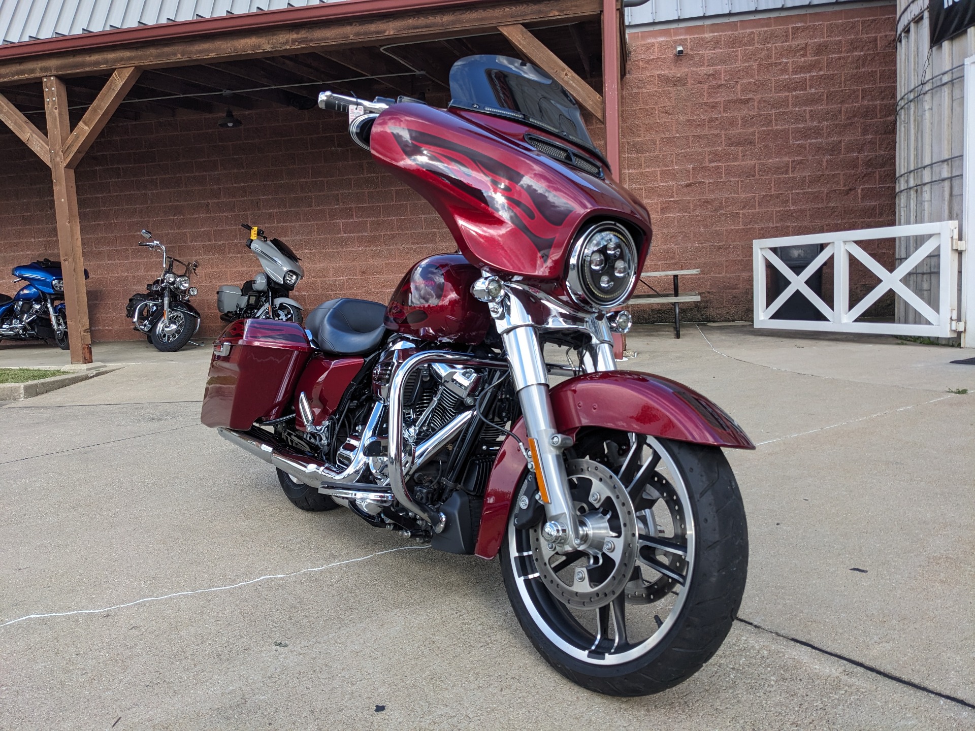 2017 Harley-Davidson Street Glide® Special in Effingham, Illinois - Photo 2