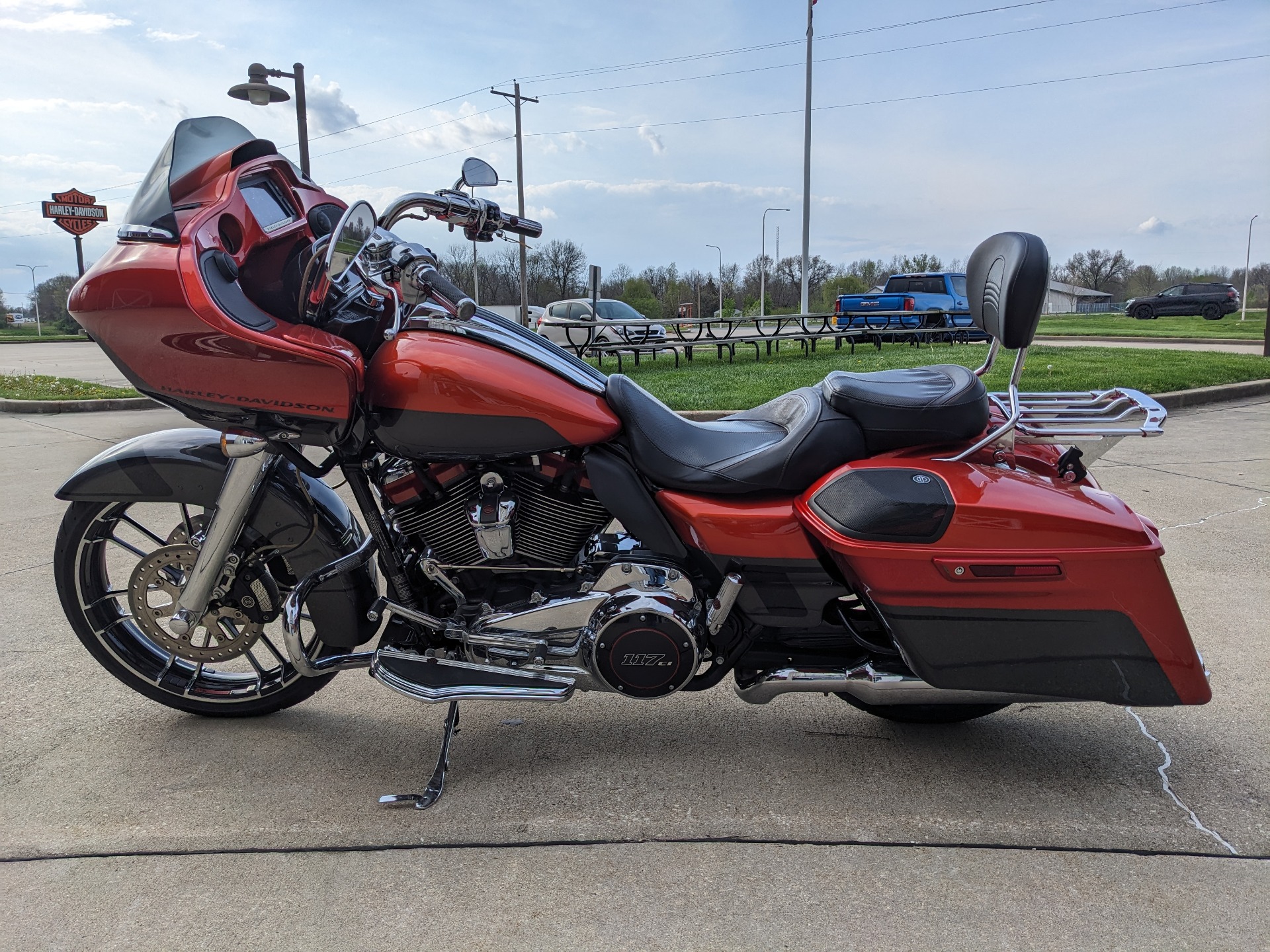 2018 Harley-Davidson CVO™ Road Glide® in Effingham, Illinois - Photo 4